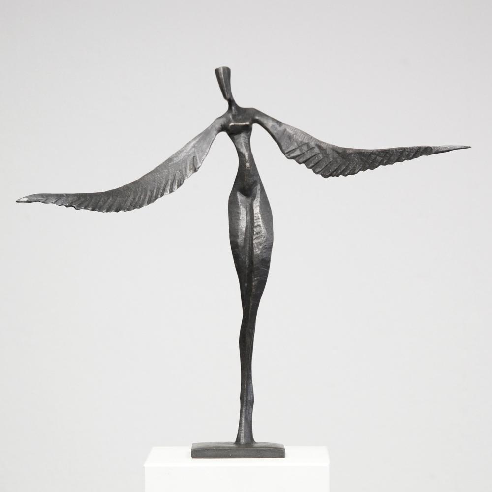 Skulptur „Fae-Victoria“ von Nando Kallweit aus Bronze, Format 30 x 35 x 14 cm